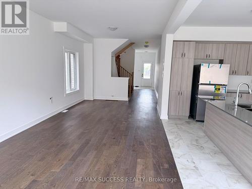 95 FLAN BOULEVARD , Barrie, Ontario L9J 0E1 3