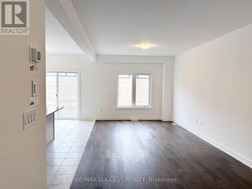 95 FLAN BOULEVARD , Barrie, Ontario L9J 0E1 4