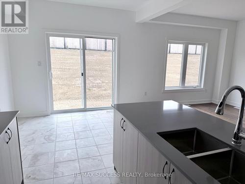 95 FLAN BOULEVARD , Barrie, Ontario L9J 0E1 5