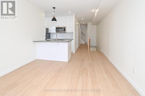 UPPER - 113 WOODBINE AVENUE , Toronto, Ontario M4L 3P1 5