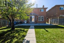 62 CASTLEHILL CRESCENT Brampton, ON L6X 4E1