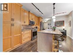 Lovely kitchen with large island, stainless steel appliances - 