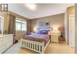 Spacious primary bedroom - 