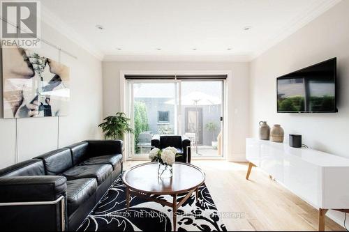 MAIN FLOOR - 72 GRACE STREET , Toronto, Ontario M6J 2S2 2