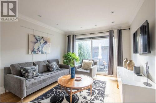 MAIN FLOOR - 72 GRACE STREET , Toronto, Ontario M6J 2S2 3