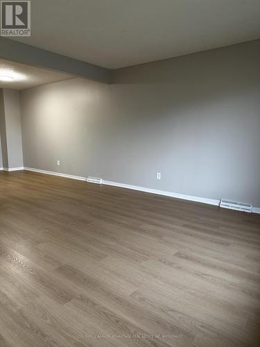 23 FAIRLAWN CRESCENT , Welland (Prince Charles), Ontario L3C 5Z2 4