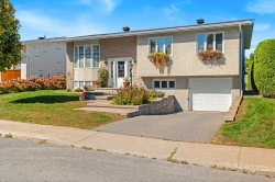 332 Rue Lupin  Laval (Laval-Des-Rapides), QC H7N 1C8