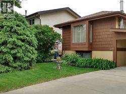 100 Doverglen Crescent SE  Calgary, AB T2B 2P6