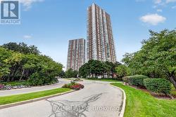 2204 - 7 CONCORDE PLACE Toronto, ON M3C 3N4