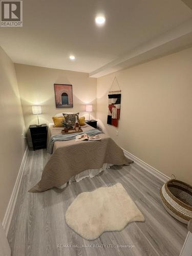 ROOM 2 - 248 CROSSLAND GATE , Newmarket, Ontario L3X 1A9 2