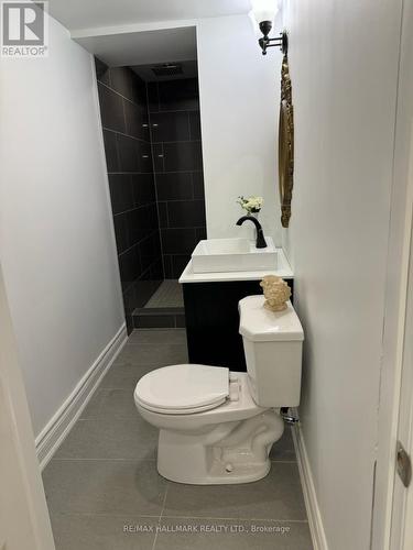 ROOM 2 - 248 CROSSLAND GATE , Newmarket, Ontario L3X 1A9 4