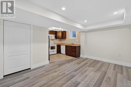 23 BLAIR CRESCENT , Barrie, Ontario L4M 5Y7 5
