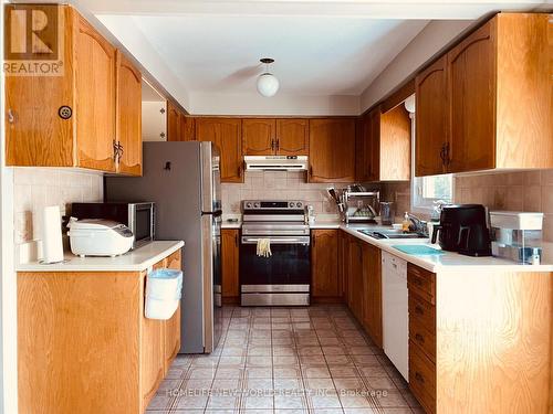 51 PARK LANE CIRCLE , Richmond Hill, Ontario L4C 6S8 5