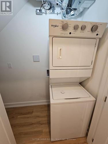 2ND FLOOR - 3293 DUNDAS STREET W , Toronto, Ontario M6P 2A5 5