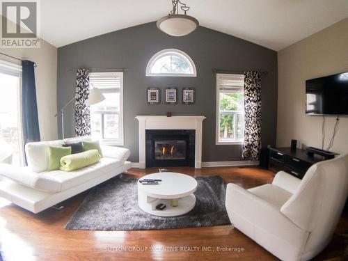 4 BLUEWATER TRAIL , Barrie, Ontario L4N 0G6 3