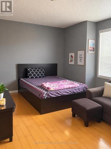 6 QUINCY PLACE N , Brampton, Ontario L6P 1E7 3