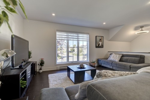 9455 Rue Yvon-Paiement , Mirabel, QC J7N 2G6 3