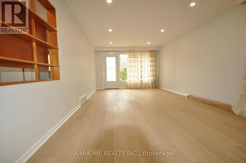 2 - 14 DUKINFIELD CRESCENT , Toronto, Ontario M3A 2S1 2