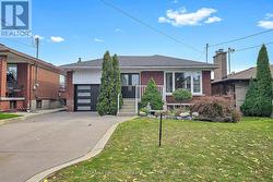 465 MAPLE LEAF DRIVE  Toronto, ON M6L 1R1