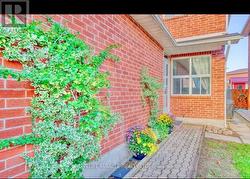 21 ECCLESTONE DRIVE Brampton, ON L6X 3N7