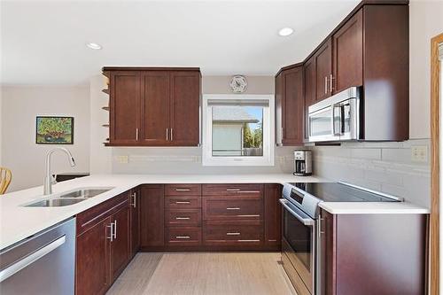 174 Foxmeadow Dr, Winnipeg, MB 
