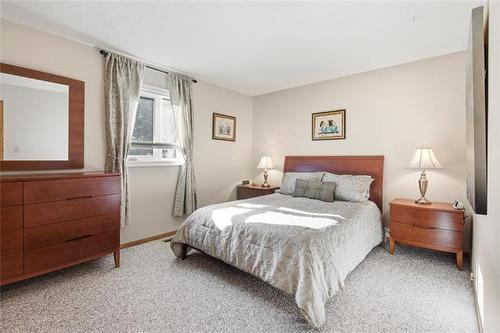 174 Foxmeadow Dr, Winnipeg, MB 