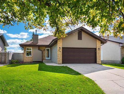 174 Foxmeadow Dr, Winnipeg, MB 