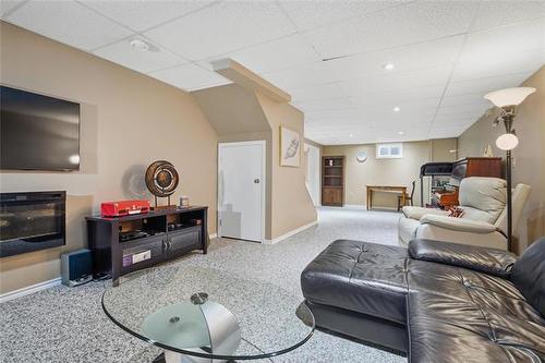 174 Foxmeadow Dr, Winnipeg, MB 