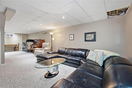 174 Foxmeadow Dr, Winnipeg, MB 