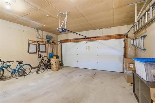 174 Foxmeadow Dr, Winnipeg, MB 