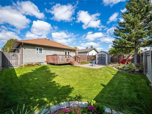 174 Foxmeadow Dr, Winnipeg, MB 