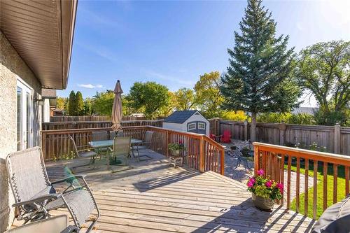 174 Foxmeadow Dr, Winnipeg, MB 