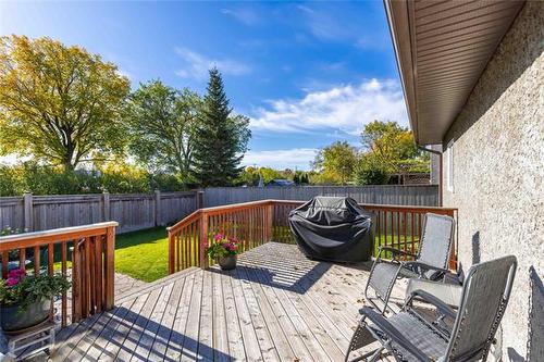 174 Foxmeadow Dr, Winnipeg, MB 