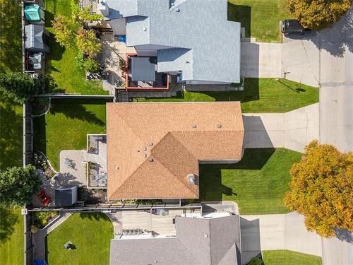 174 Foxmeadow Dr, Winnipeg, MB 