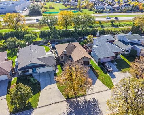 174 Foxmeadow Dr, Winnipeg, MB 
