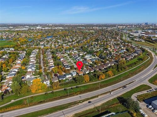 174 Foxmeadow Dr, Winnipeg, MB 