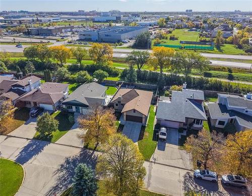 174 Foxmeadow Dr, Winnipeg, MB 