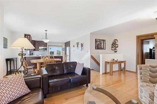 174 Foxmeadow Dr, Winnipeg, MB 