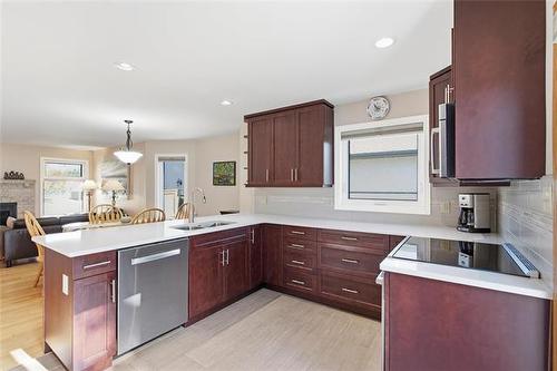 174 Foxmeadow Dr, Winnipeg, MB 