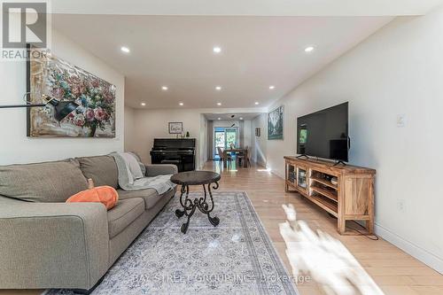 1111 KENT AVENUE  Oakville, ON L6H 1Z9