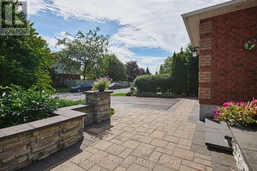 31 FORILLON CRESCENT , Ottawa, Ontario K2M 2W7 4