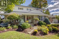 24 VALEWOOD Place  Kitchener, ON N2H 4N6