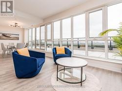 723 - 2300 ST CLAIR AVENUE W Toronto, ON M6N 1K8