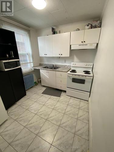 MAIN FLOOR - 46 ROCKCLIFFE BOULEVARD , Toronto, Ontario M6N 4R5 4