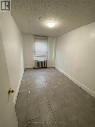 MAIN FLOOR - 46 ROCKCLIFFE BOULEVARD , Toronto, Ontario M6N 4R5 5