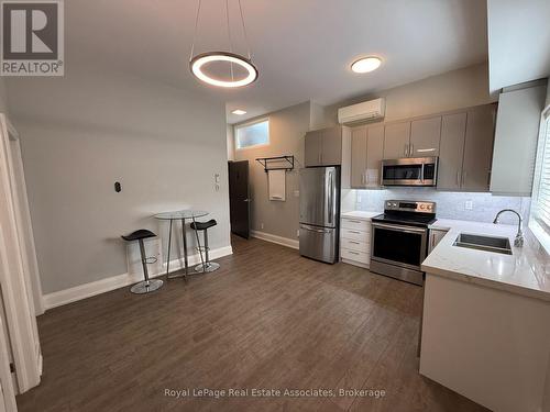 3 - 2548 EGLINTON AVENUE W , Toronto, Ontario M6M 1T1 3