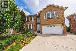 90 FAIRINGTON Crescent  Hamilton, ON L8E 3N4