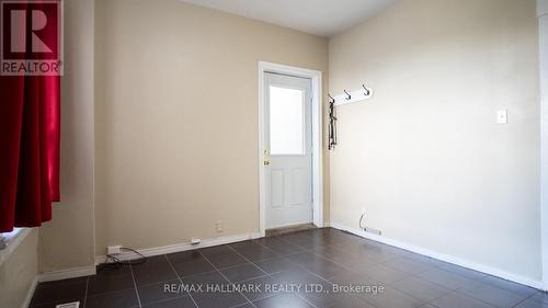 3 - 560 JONES AVENUE , Toronto, Ontario M4J 3H1 5
