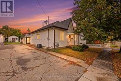 22 HILL AVENUE  Brantford, ON N3R 4G9