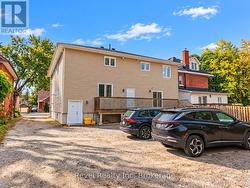 Backyard parking ( 4 spaces) - 